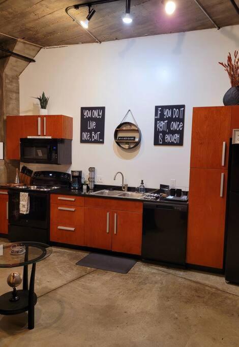 Staycation City Loft Free Gated Parking Saint Louis Exterior foto